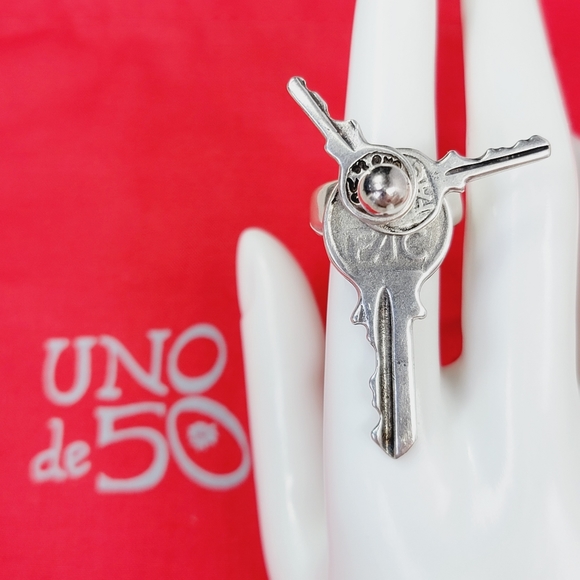 Retired/Rare Authentic Uno de 50 3 Tier Key Spinner Ring Size:6.5 - Picture 16 of 16